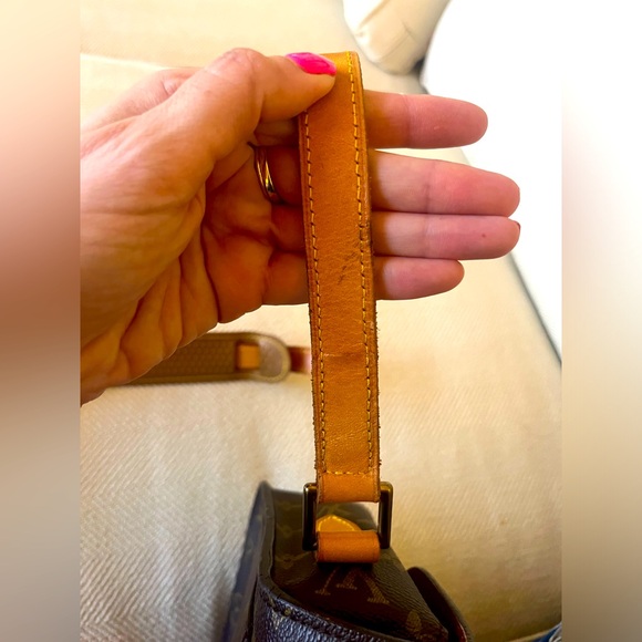 LOUIS VUITTON St. Cloud Crossbody/Shoulder Bag - Picture 13 of 17